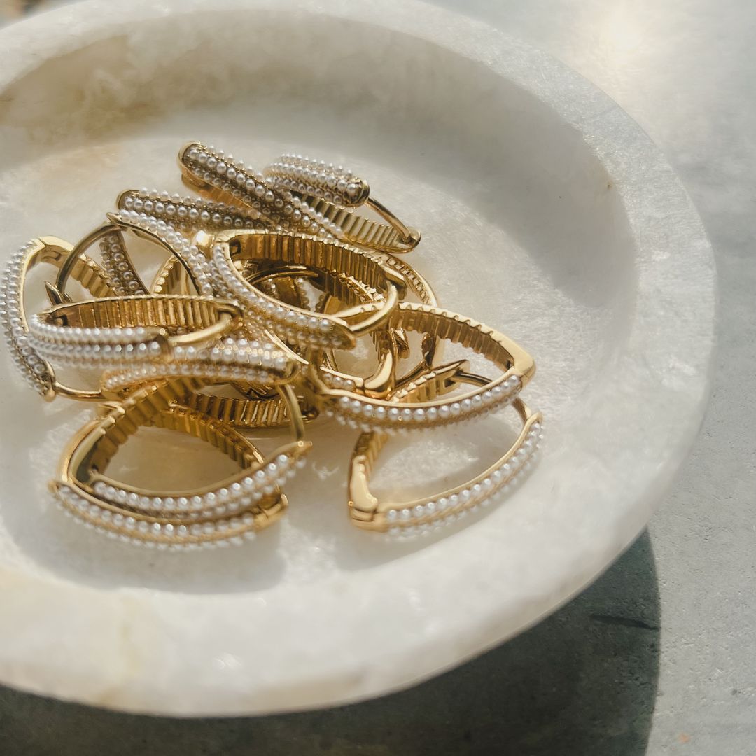 Almond hoops | Pearl | Stainless steel oorbellen By Frances Falicia