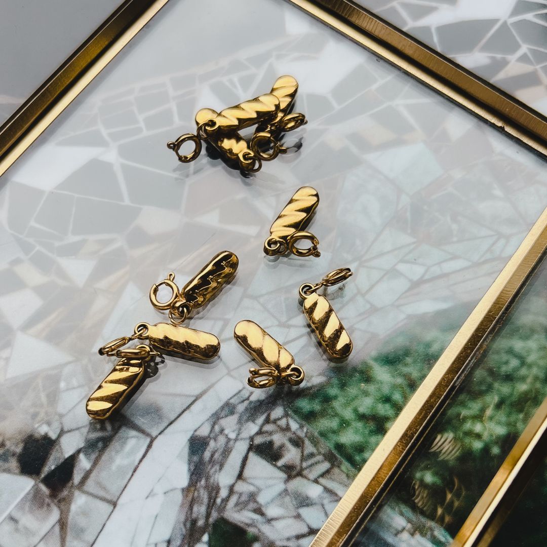 Baguette Babe Charm | Stokbrood bedel | The Charm Bar | Sieraden By Frances Falicia