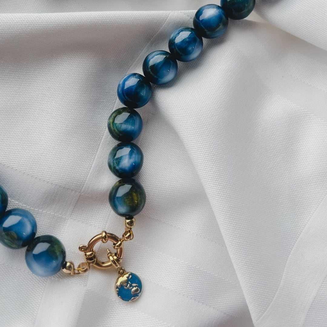 Wanderlust Charm | Wereldbol bedel | Bedeltjes | The Charm Bar | Sieraden By Frances Falicia