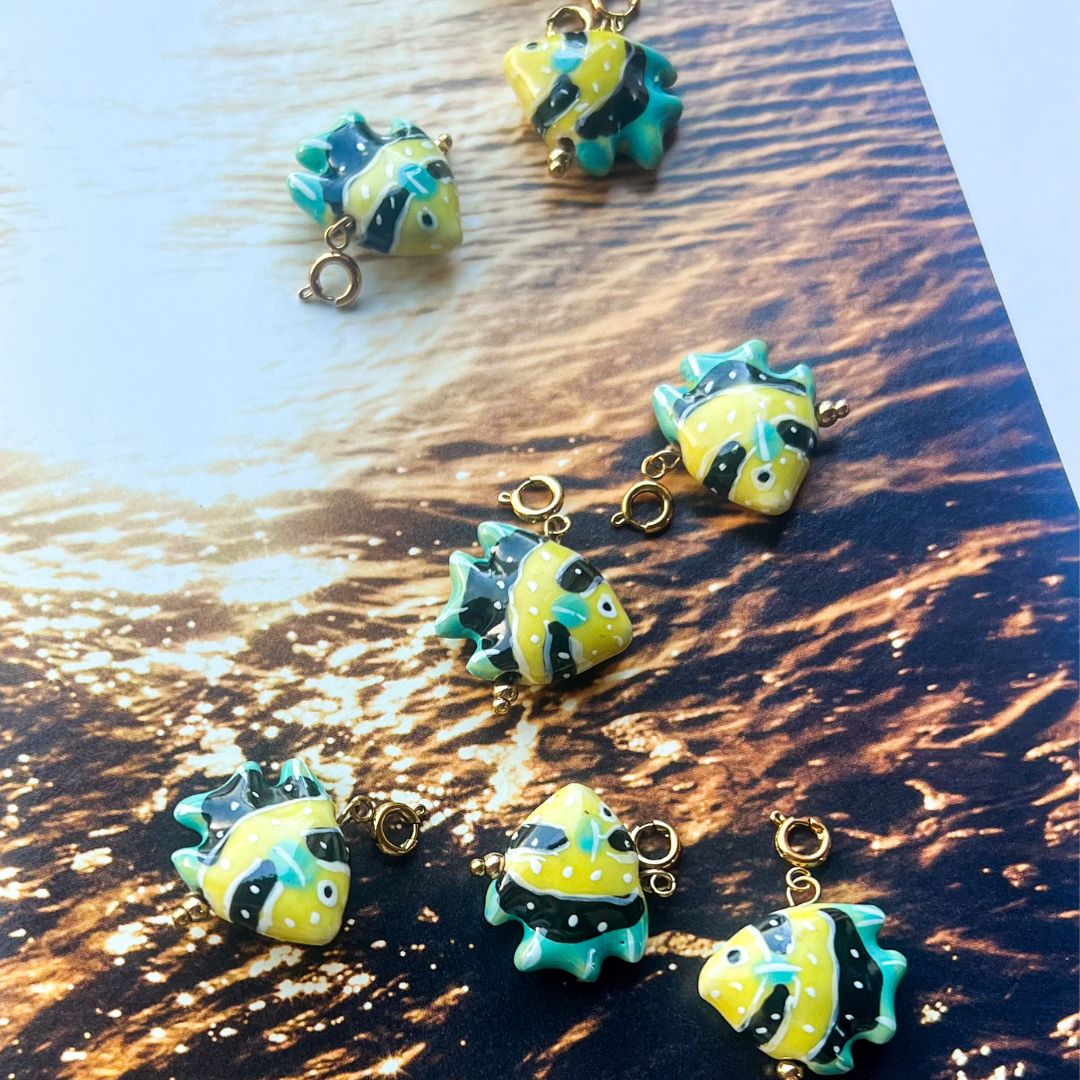 Coral Cutie Charm | Tropische vis bedel | The Charm Bar | Sieraden By Frances Falicia