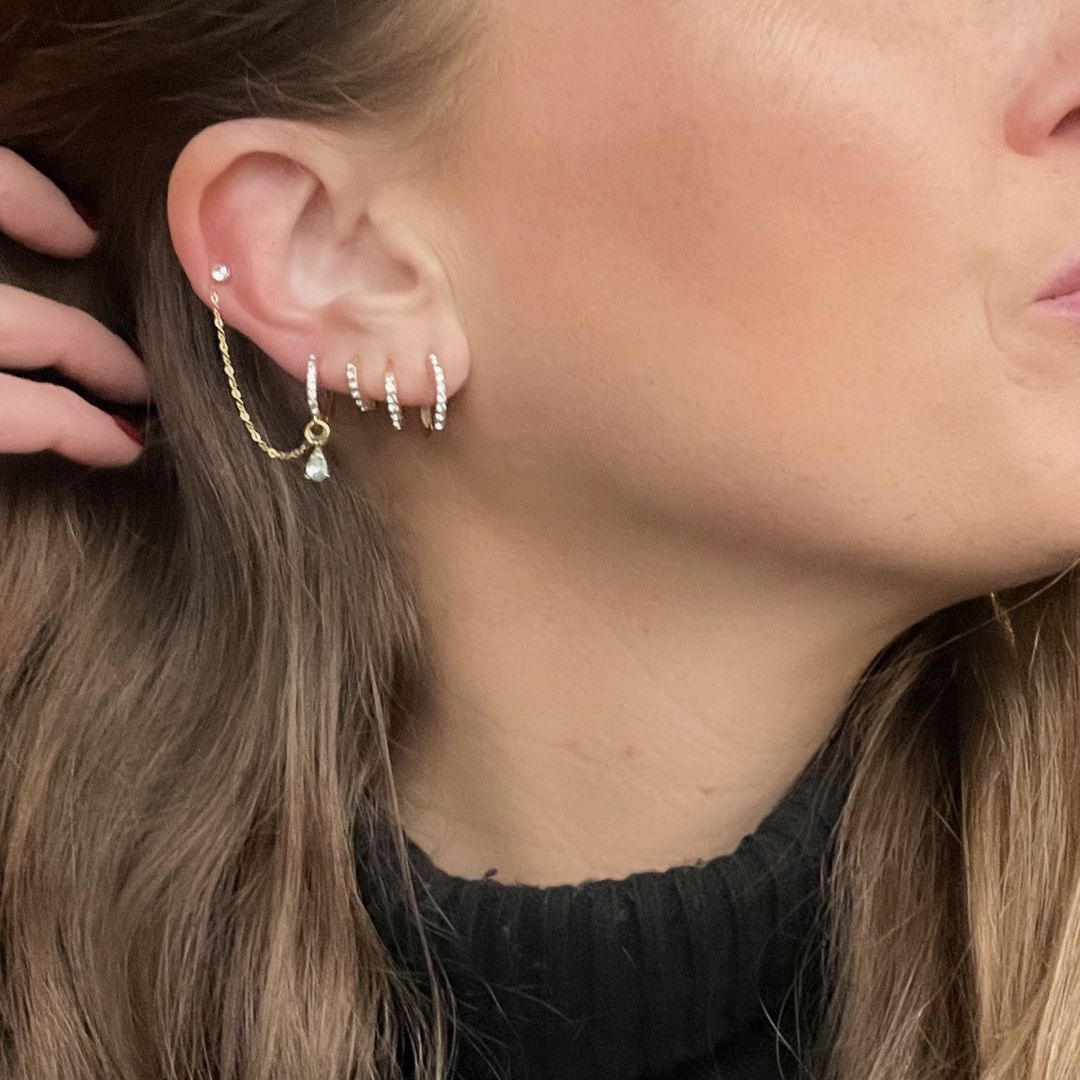 Frost | Dubbele oorbel met zirkonia | Oorbel voor twee oorgaatjes | stainless steel oorbellen | By Frances Falicia