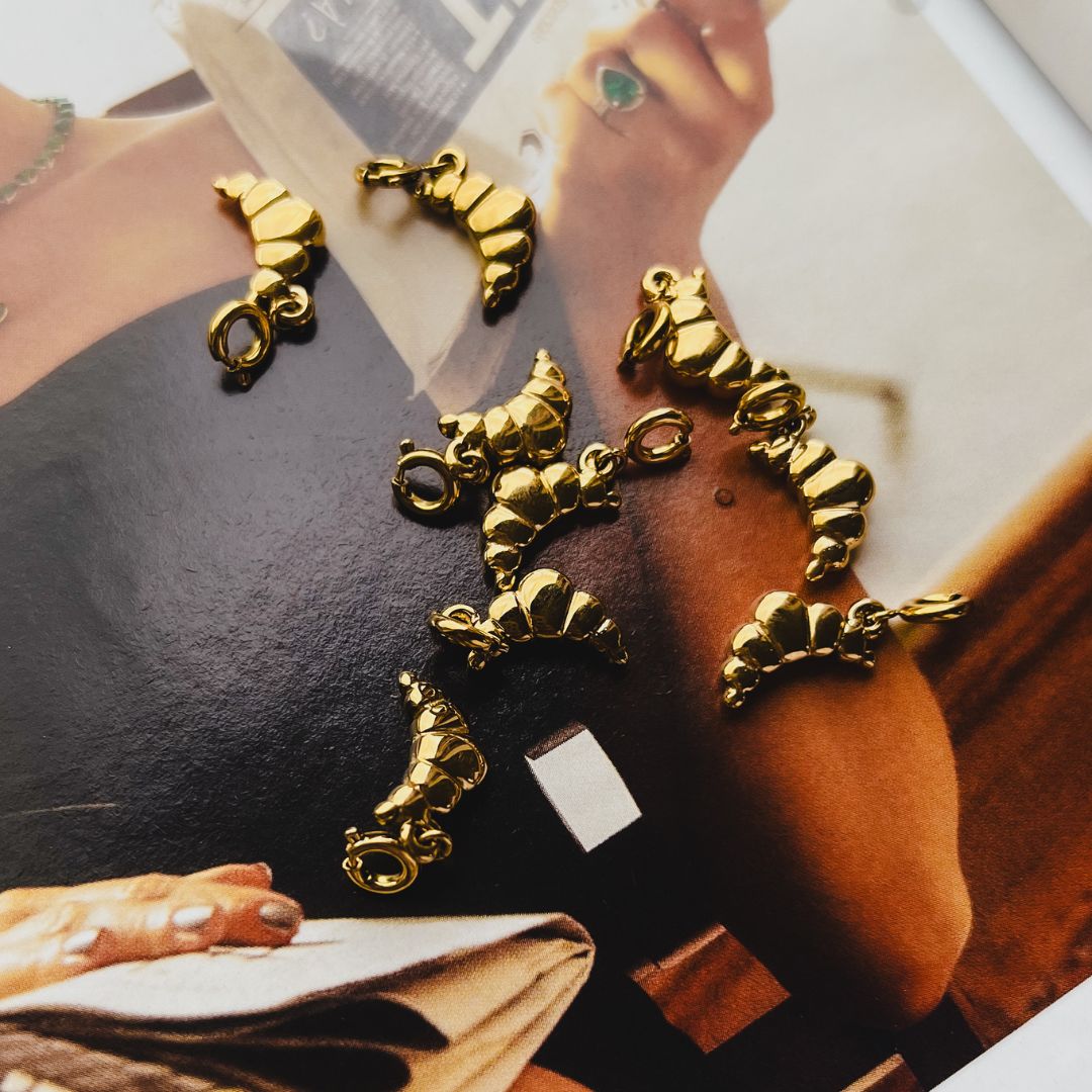 Le Croissant | Croissant bedel | Sieraden  | The Charm Bar | By Frances Falicia