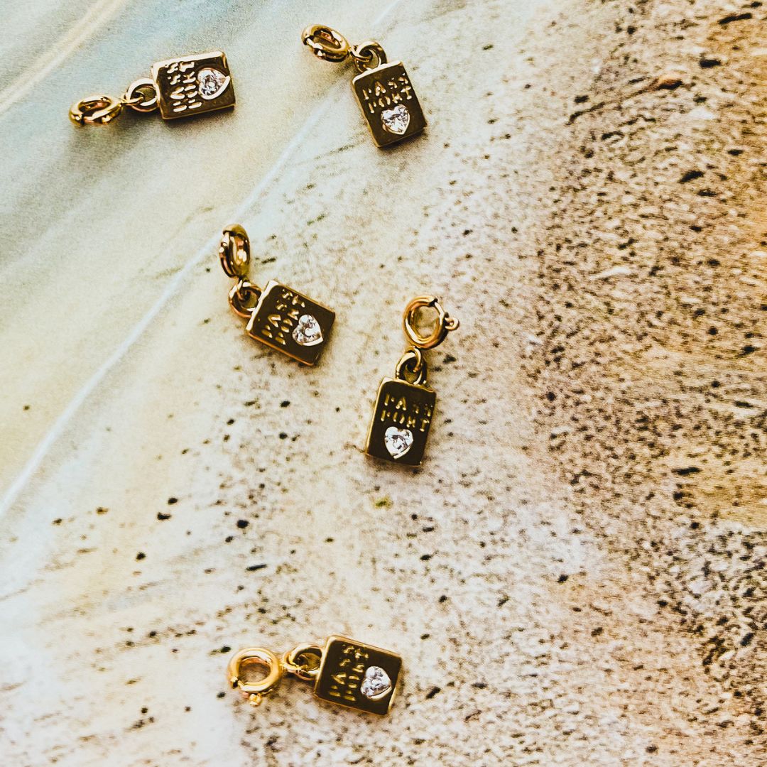 Passport Please Charm | Paspoort bedel | Bedeltjes | The Charm Bar | Sieraden By Frances Falicia