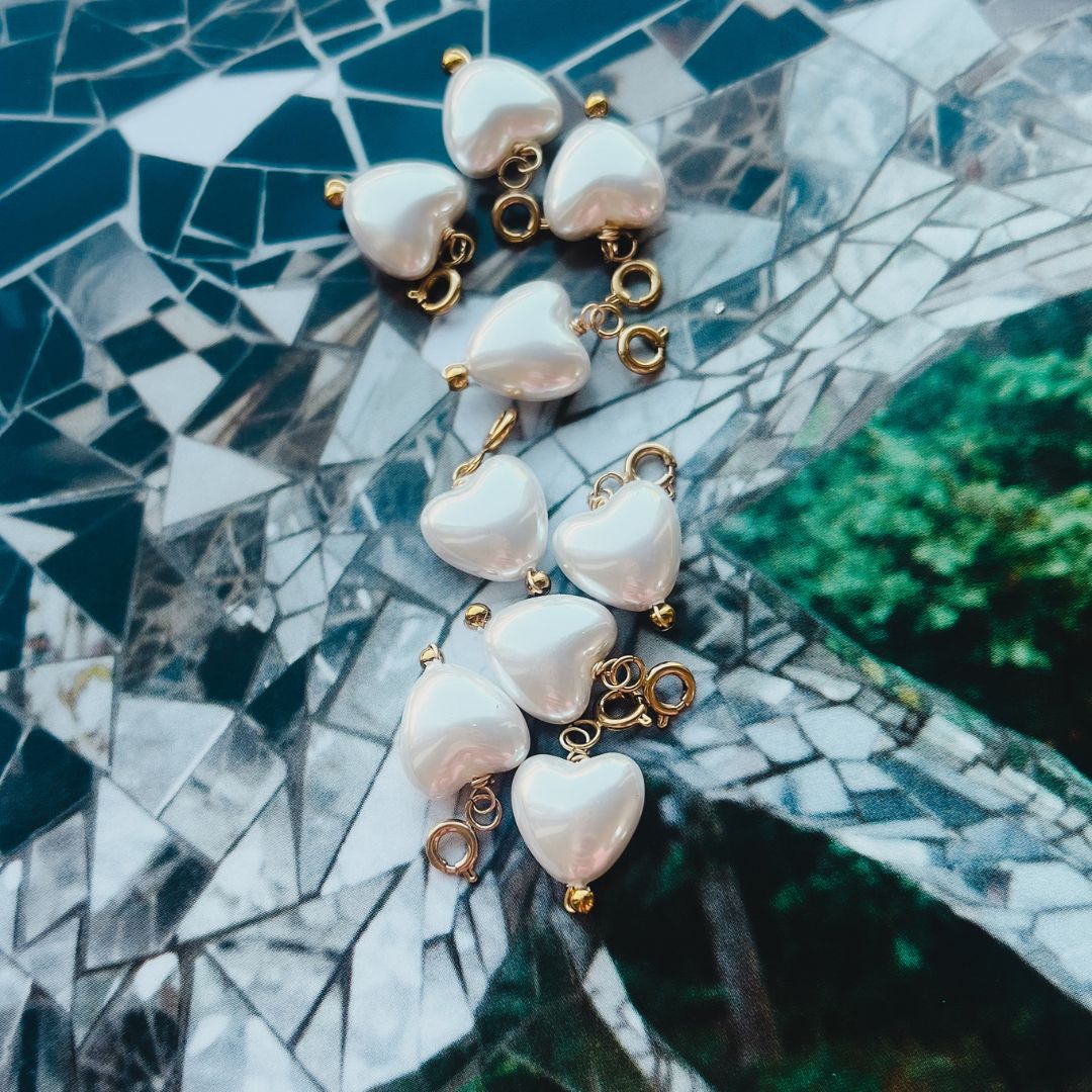 Pearly Heart Charm | Hartje bedel | hart hangertje | The Charm Bar | Sieraden By Frances Falicia