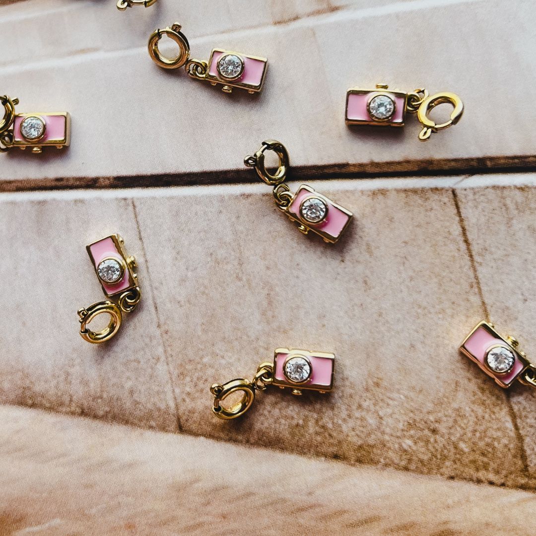 Picture Perfect Charm | Fotocamera bedel | Bedeltjes | The Charm Bar | Sieraden By Frances Falicia