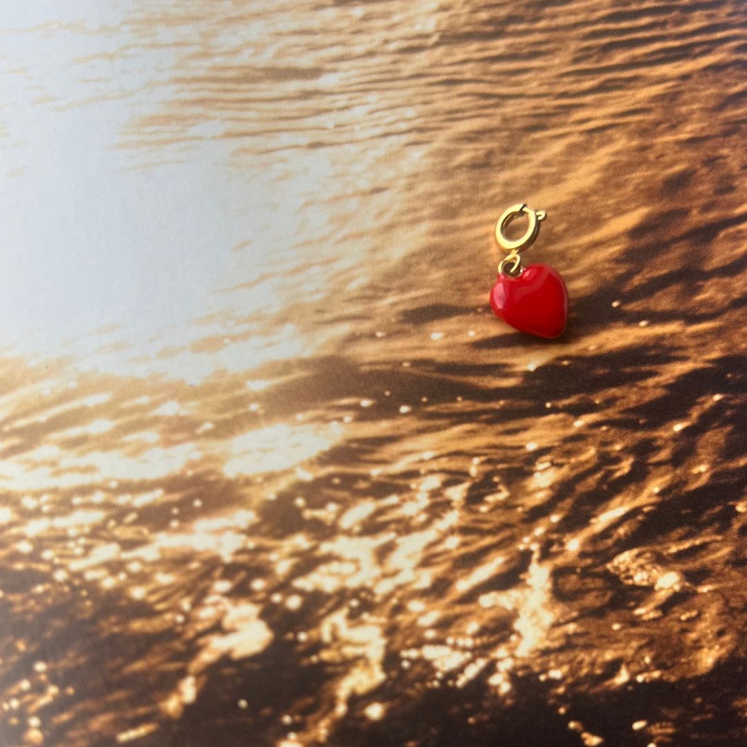 Red Amour | Hartje bedel | Hangertjes | The Charm Bar By Frances Falicia