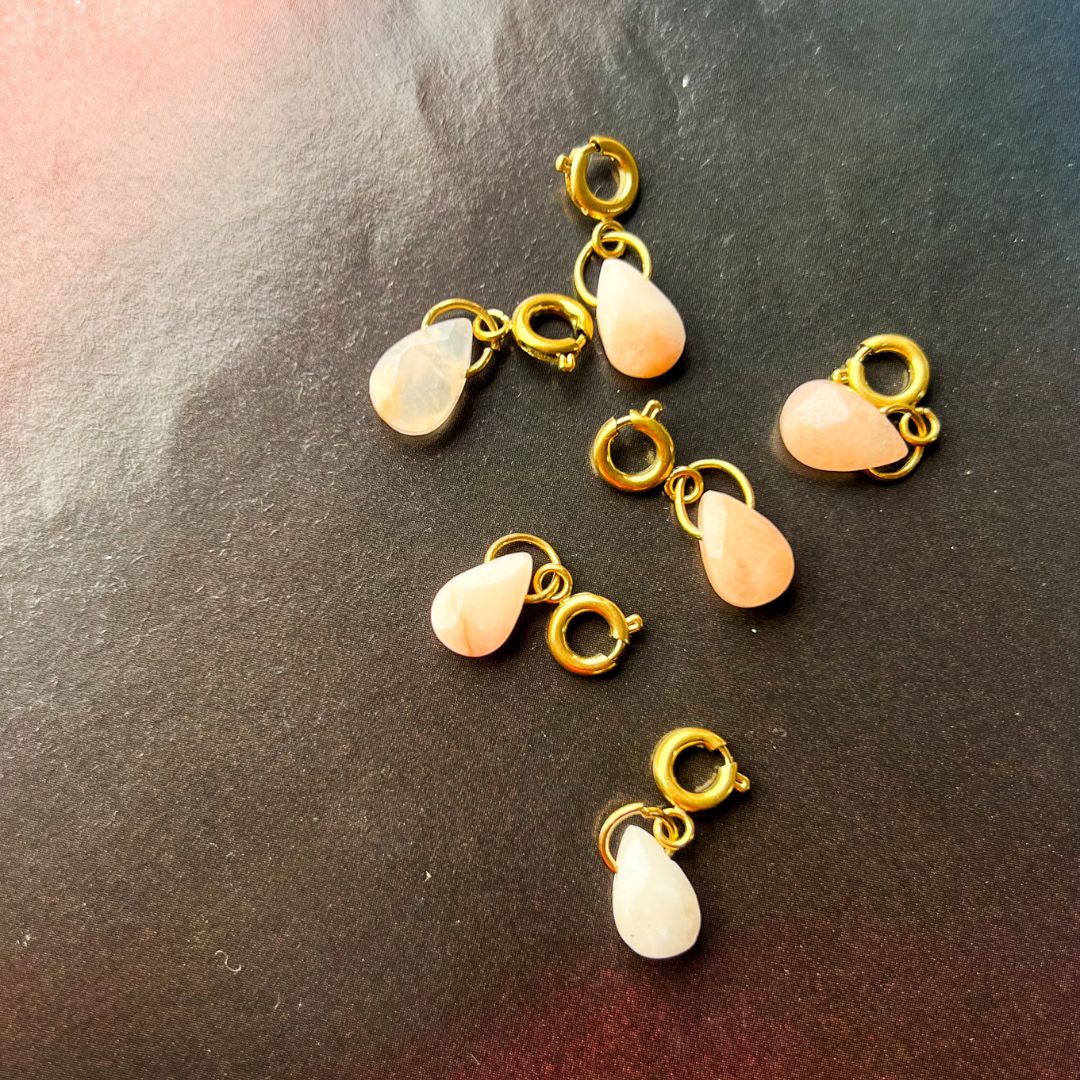 Roze Aventurijn Charm | Natuursteen bedel | The Charm Bar | Sieraden By Frances Falicia