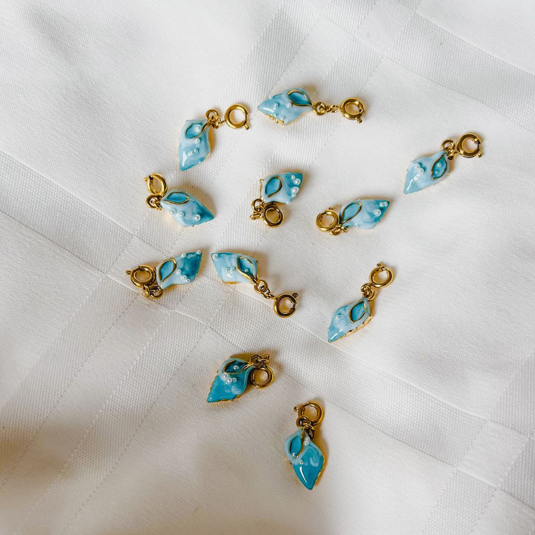 Seashell Bay Charm | Schelp bedel | The Charm Bar | Sieraden By Frances Falicia