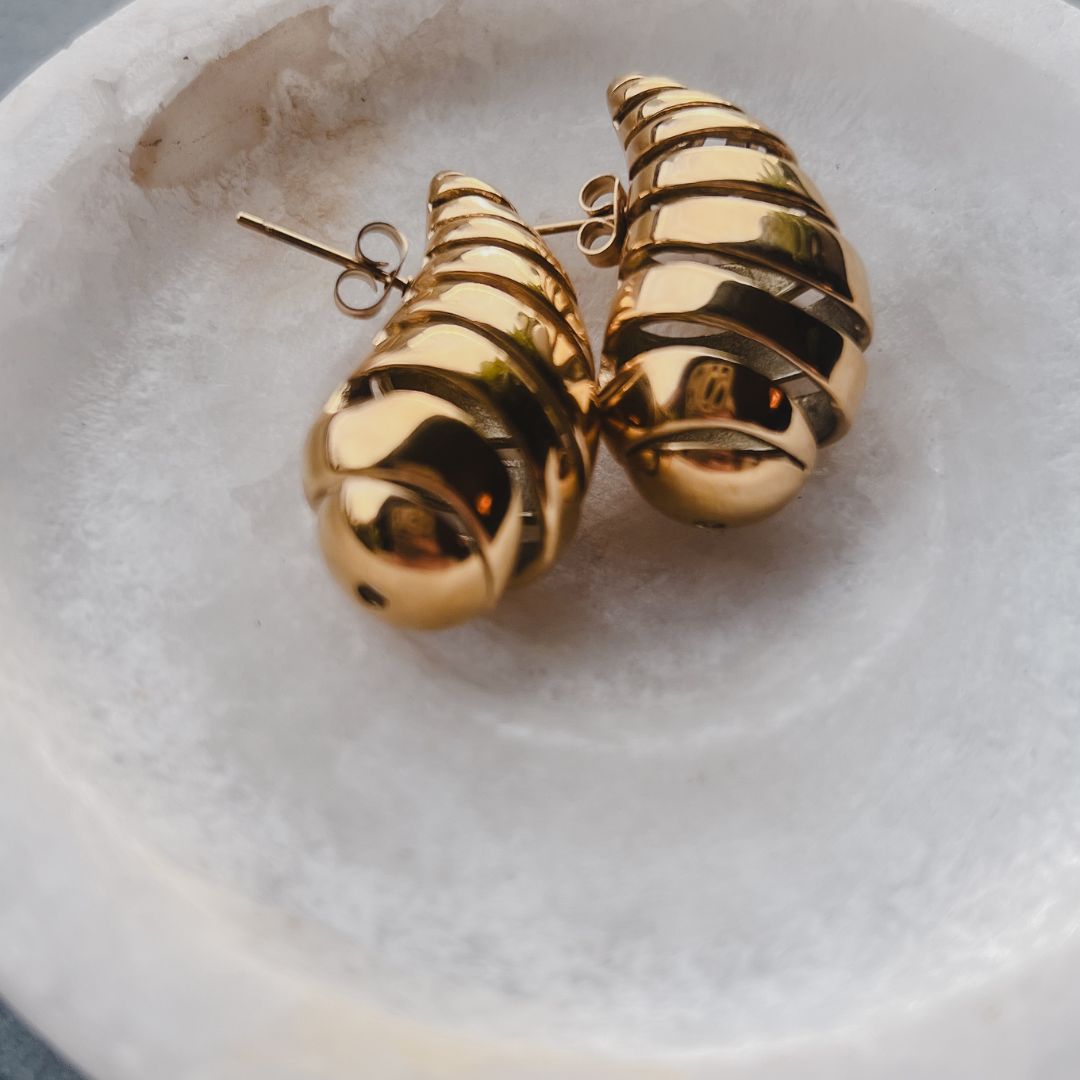 Sliced teardrop oorbellen | Drop earrings | Sieraden By Frances Falicia