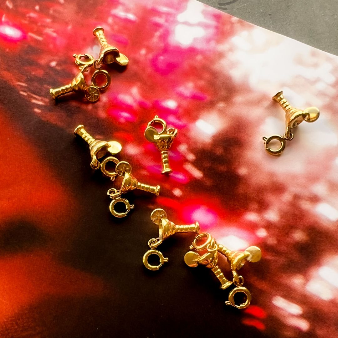 Sparkling Cosmo Charm | Cocktail bedel | Cocktailglas hangertje | The Charm Bar | Sieraden By Frances Falicia