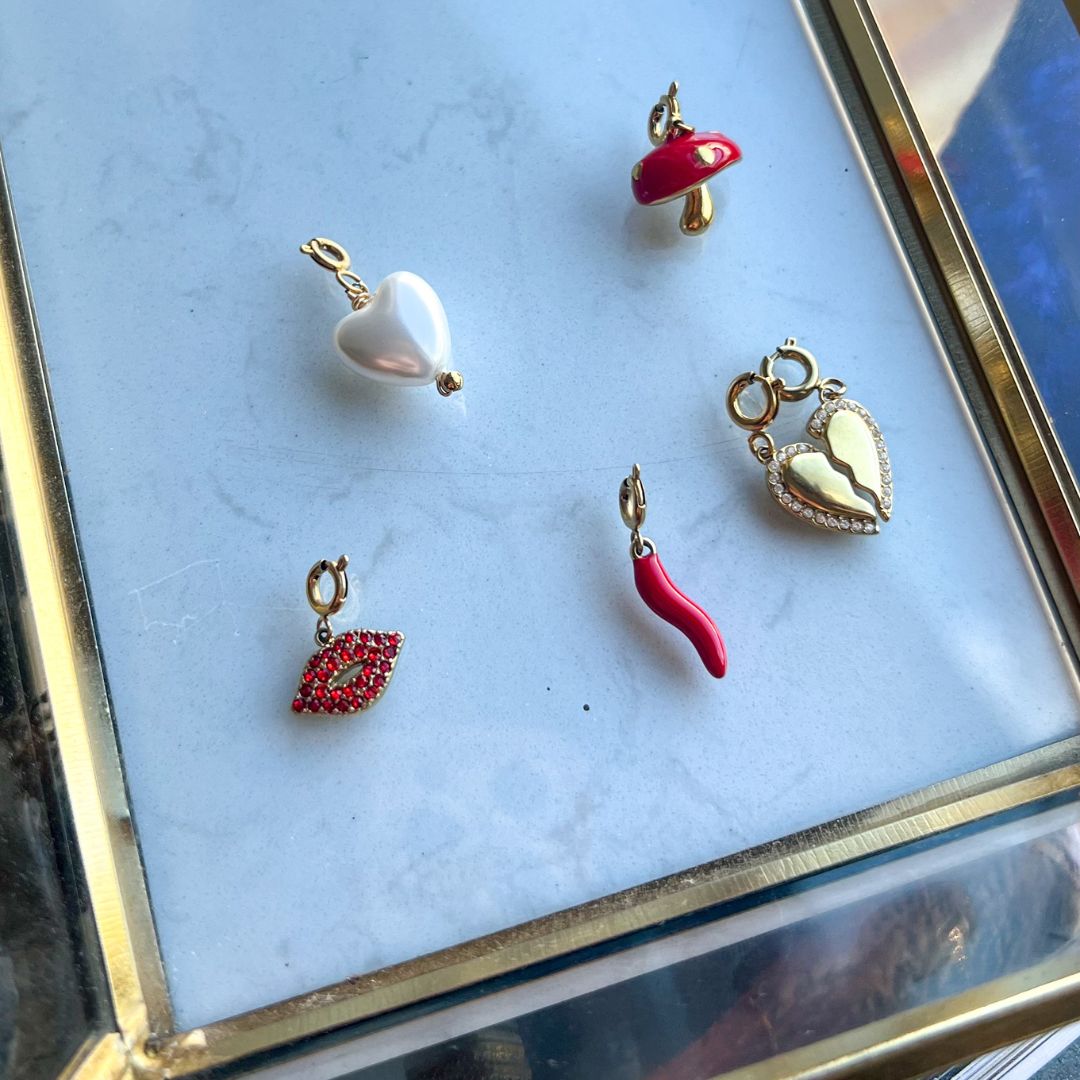 Hot Crush | Chilipeper bedel | peper hangertje | The Charm Bar | Sieraden Bij Frances Falicia