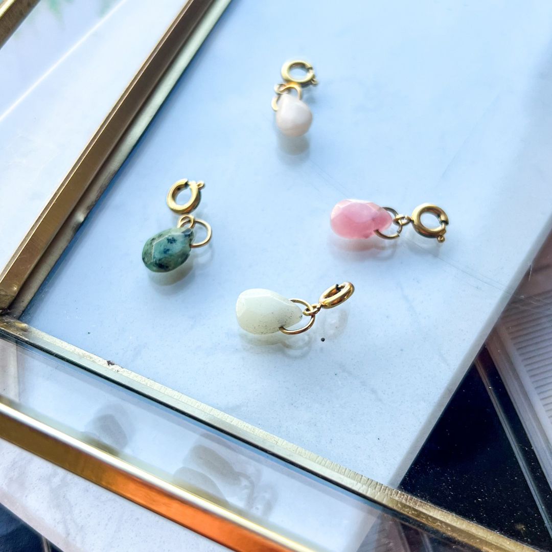 Natuursteen bedel | The Charm Bar | Sieraden By Frances Falicia