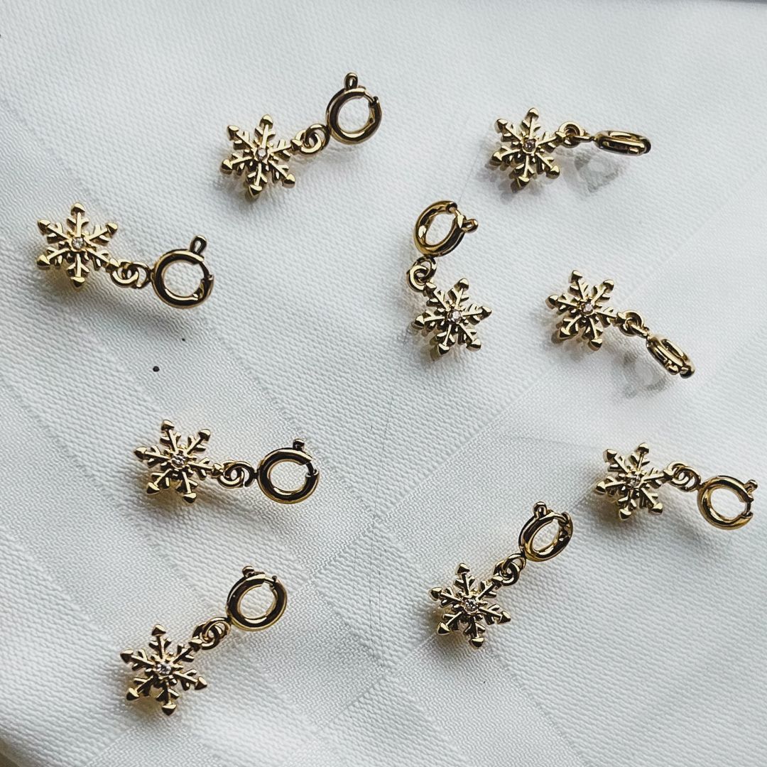 Winter Glow Charm | Sneeuwvlokje bedel | The Charm Bar | Sieraden By Frances Falicia