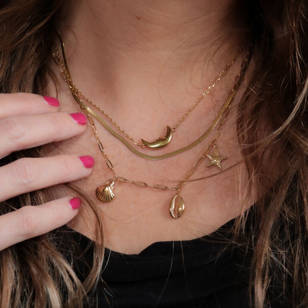 Sleeping Moon | Halve maan ketting | Sieraden By Frances Falicia