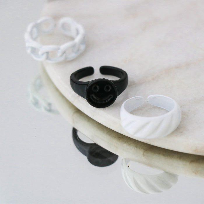 gevlochten ring | smiley ring | croissant ring | Frances Falicia