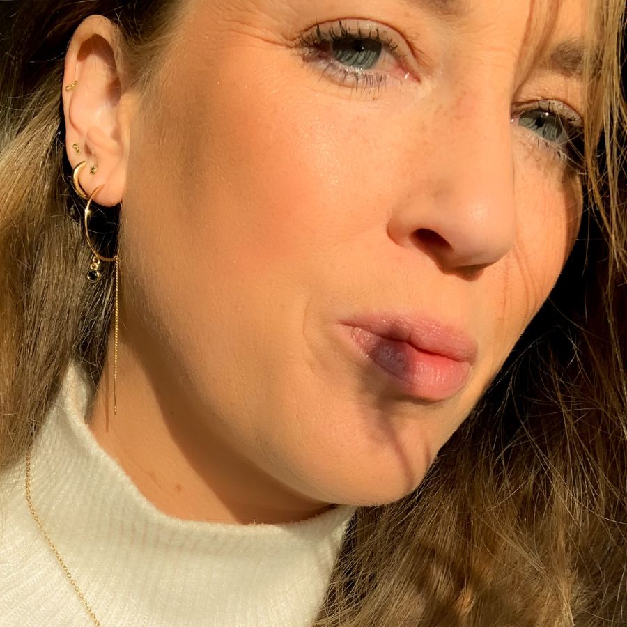 Kleine oorknopjes | Studs vierkant | Doortrek oorbellen | Kleine oorknopjes | Stainless steel oorknopjes | Frances Falicia