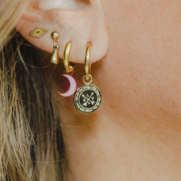 oorbellen met ronde love bedel