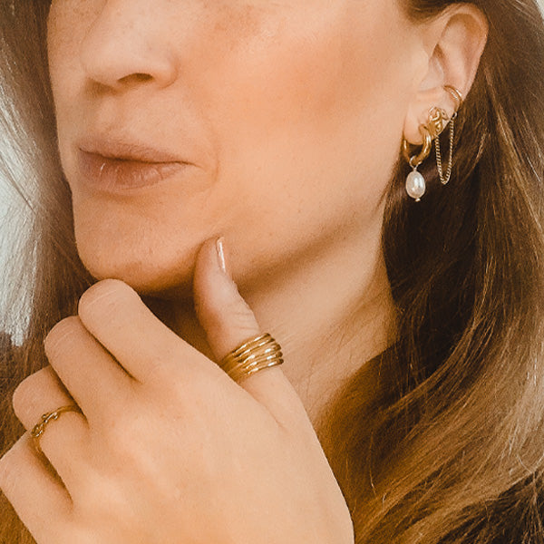 earcuff met ketting en slotje | Frances Falicia