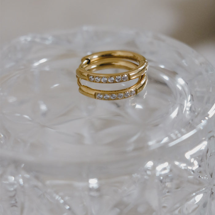 oorringen met steentje | zirconia hoops | Frances Falicia