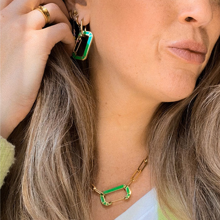 Oval hoops met grote schakel | Groene oorbellen | Schakelketting met grote schakel | Frances Falicia
