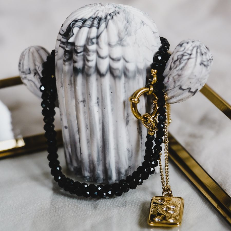 Selene choker ketting | halsketting | ketting met zwarte kralen | Goldplated | Stainless steel halskettingen | By Frances Falicia