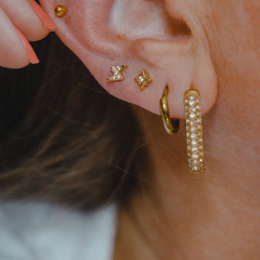 ster oorpiercing | bliksem piercing | rectangle hoops | Frances Falicia
