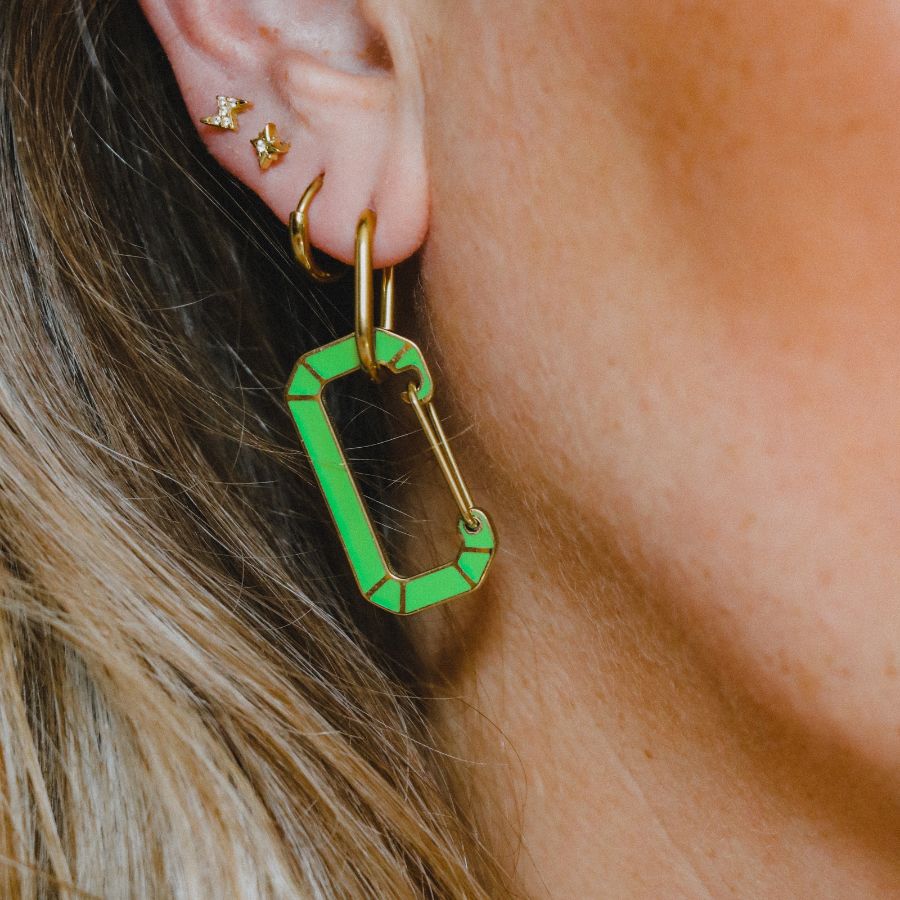 ster oorpiercing | bliksem piercing | statement oorbellen groen | Frances Falicia