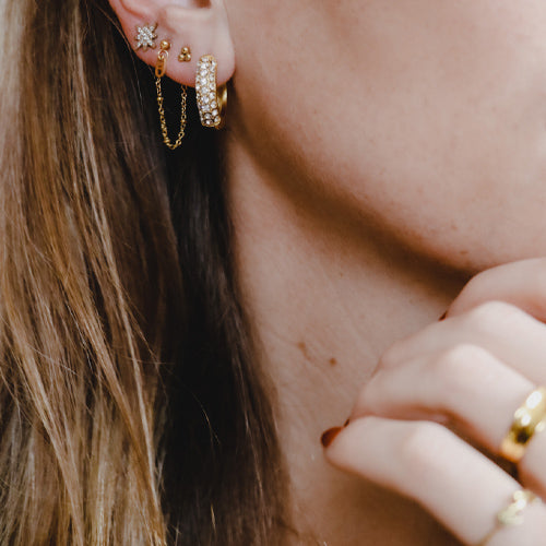 Oorknopjes met ketting | Frances Falicia