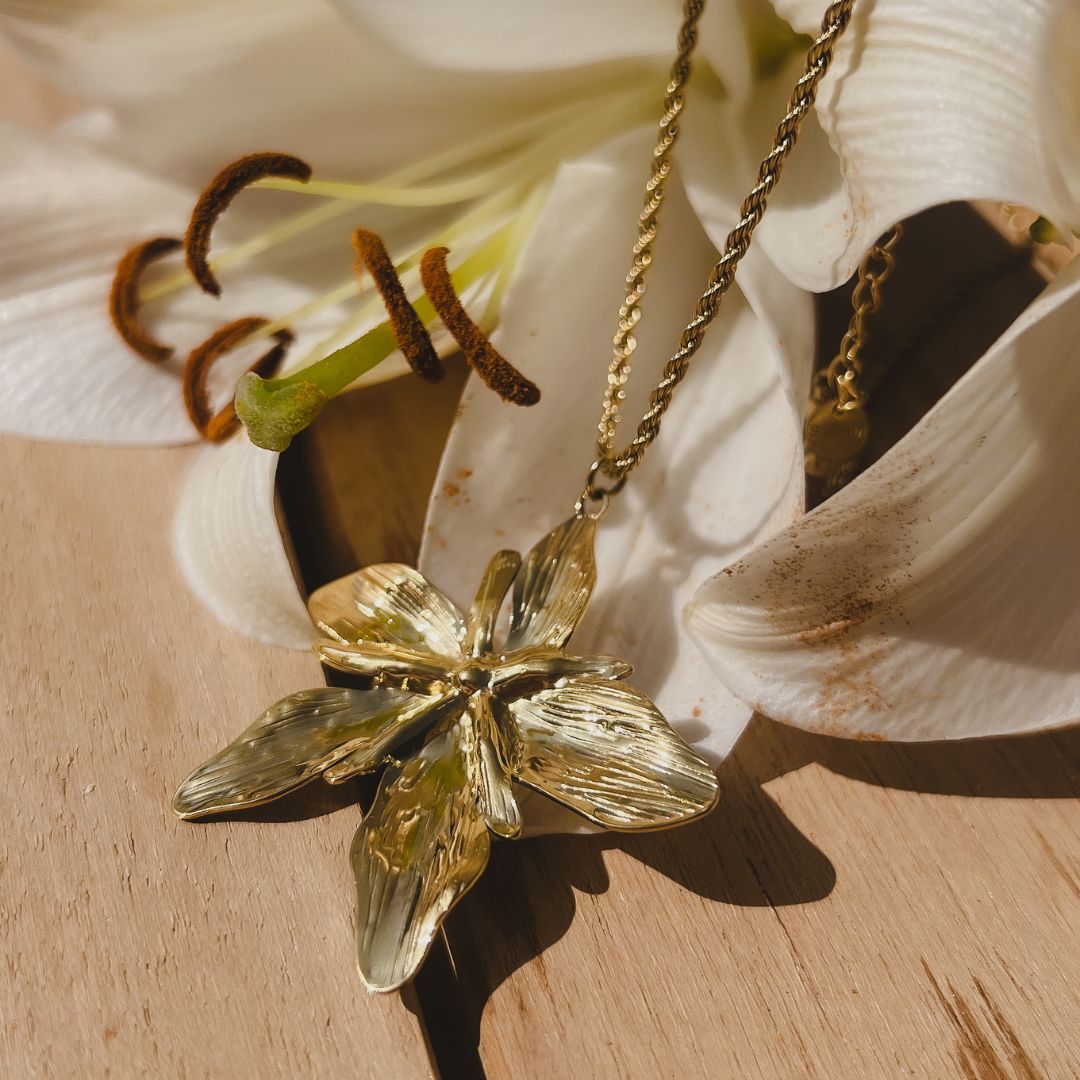 Bloom Necklace | Ketting met bloem | Stainless steel sieraden By Frances Falicia