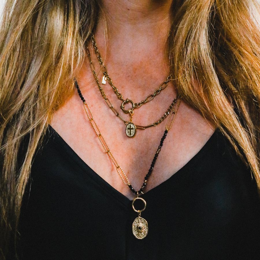 lange schakelketting | kruis hanger | Frances Falicia