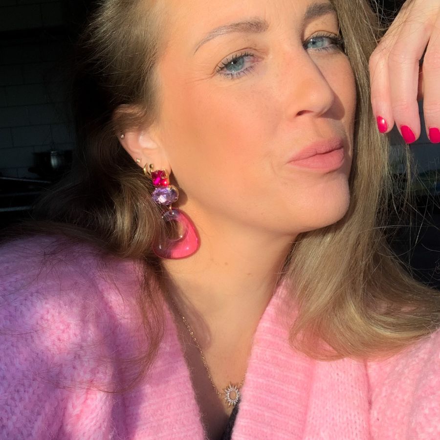 statement oorbellen roze | oversized oorbellen | zon ketting | Frances Falicia